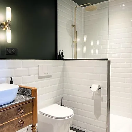 Le Baumann Concept: De Charme Dans Un Monument Historique Apartment *